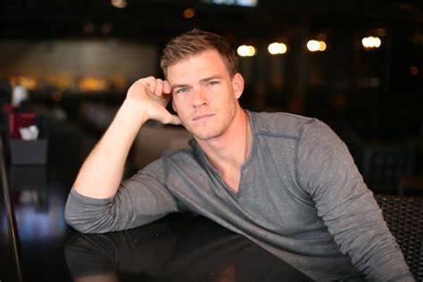 Alan Ritchson Desnudo En Titans Zona Gay