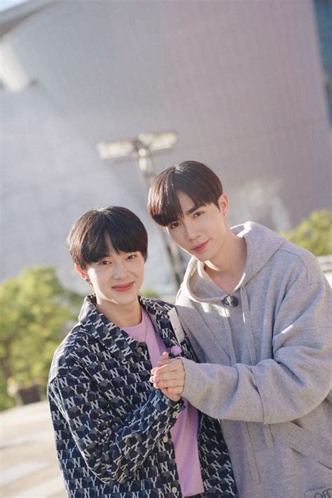 Pin By Hunny On Zeenunew Cute Gay Singer Couples