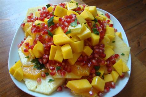 pomegranate fruit how to eat