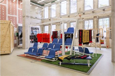 Inside KM20's New Moscow Mega Store | Promotion, Pop