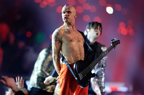 Red Hot Chili Peppers Didnt Even Plug In Their Guitars For The Super Bowl
