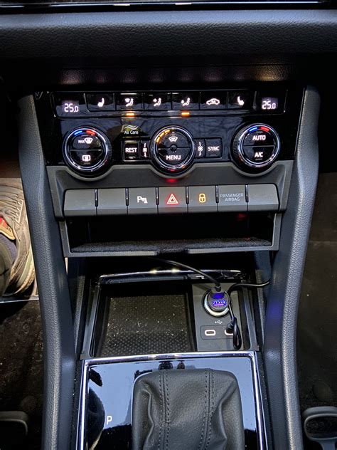 Полка с беспроводной зарядкой — Skoda Kodiaq (1G), 1,4 л, 2021 года ...