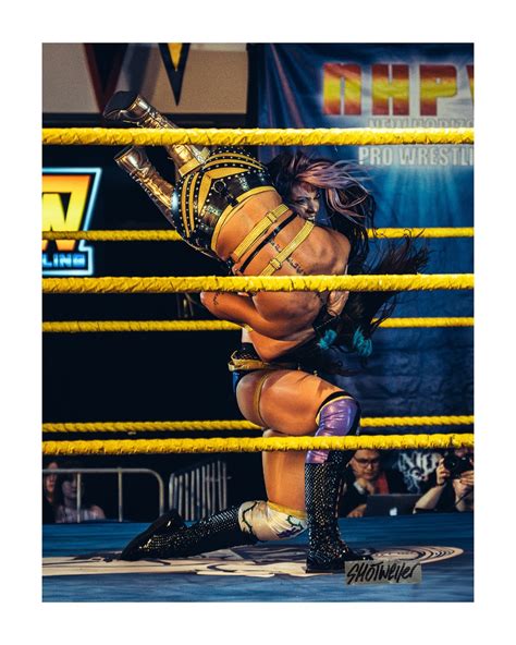 Lena Kross レナ・クロス | Merry Christmas 🎄 Wishing everyone a safe and happy