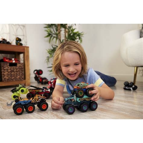 Машинка позашляховик Супер тягач серії Monster Trucks Hot Wheels в ас HWN86