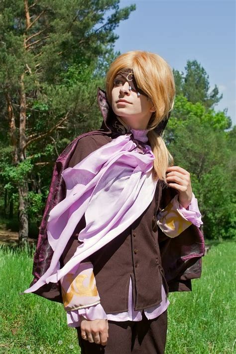 Jeune Fille Blonde Dans Le Costume Cosplay De Dame Blanche Verte Photo Stock Image Du Monstre