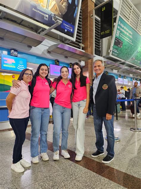 Selección de golf juvenil femenina de RD viaja a Guatemalapara jugar el