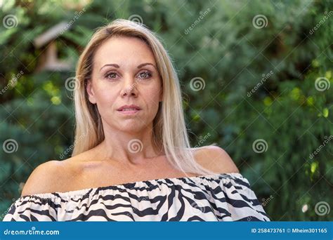 Head And Shoulders Portrait Of An Attractive Blond Woman Stock Image Image Of Middle Look