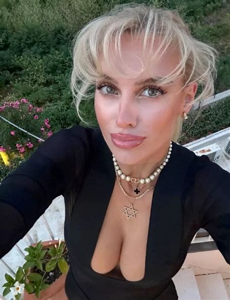 Tom Brady Hot Megafan Looks Unrecognisable As She Unleashes Stunning