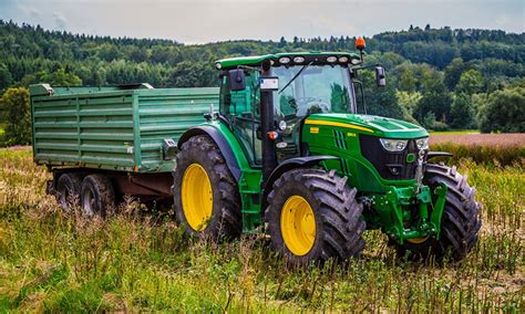 Bilder von Traktor John Deere 6150r, 4WD Grün Acker Gras
