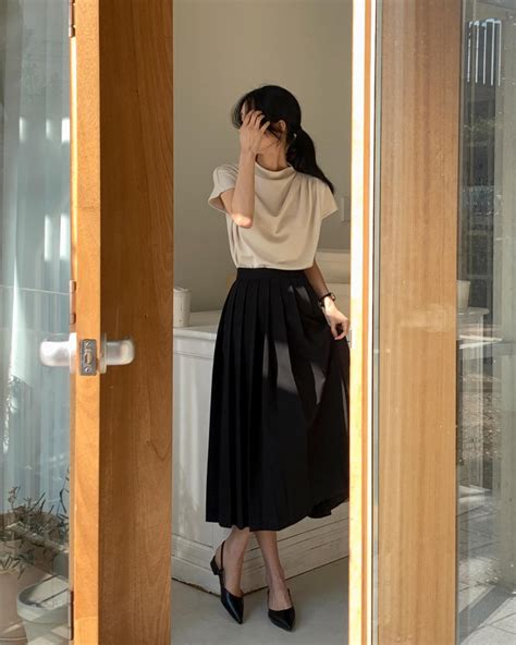 Chân váy chữ A đang hot hơn cả chân váy suông vì diện lên cao ráo chân thon dài