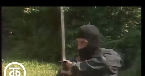 Страшно кричит, рубит мечом, метает звездочки! | Пикабу