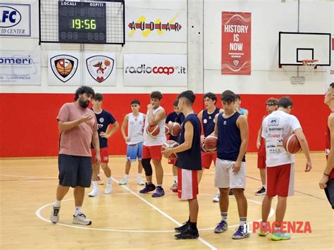 Piace Basket Rinnovato Bertozzi Nuovo Head Coach