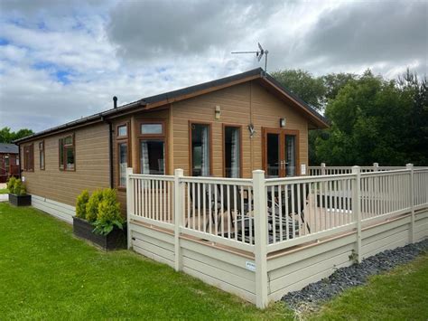 Kingfisher Lodge With Hot Tub Lodges In Malton Yorkshire