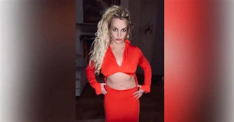 Britney Spears Declares She S Going Naked On The Beach All Day Photo