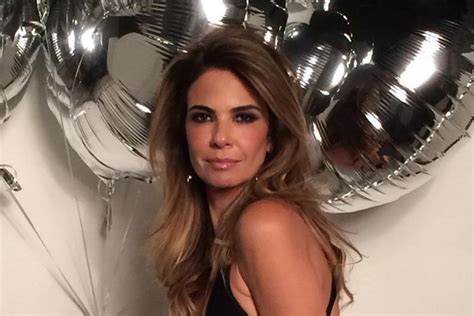 Luciana Gimenez Mostra Os Seios Na Web E Sensualiza Lingerie