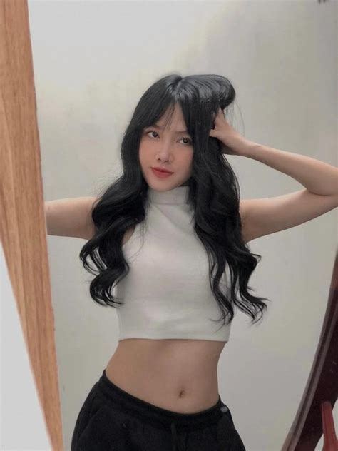 Bạn gái 2k xinh như hot girl của tiền đạo Nhâm Mạnh Dũng