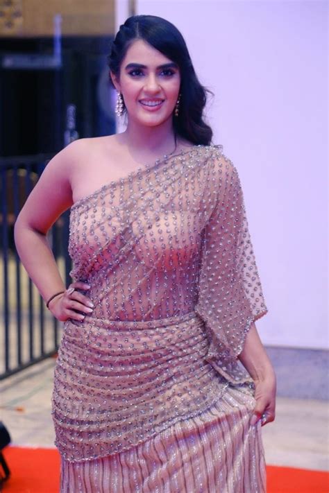 Bichagadu Actress Kavya Thapar Hot Saree Photos Goes Viral Kavya