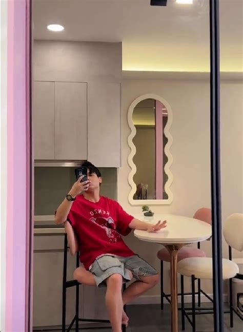 Hot TikToker 23 tuổi tậu chung cư 24 tuổi tậu nhà phố Đỉnh cỡ này mà vẫn bị netizen chê