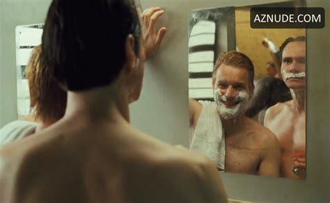 Jim Carrey Ewan Mcgregor Shirtless Scene In I Love You Phillip Morris