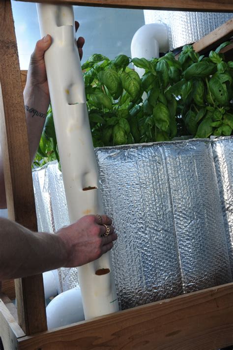 DIY Vertical Aquaponics System GROZINE