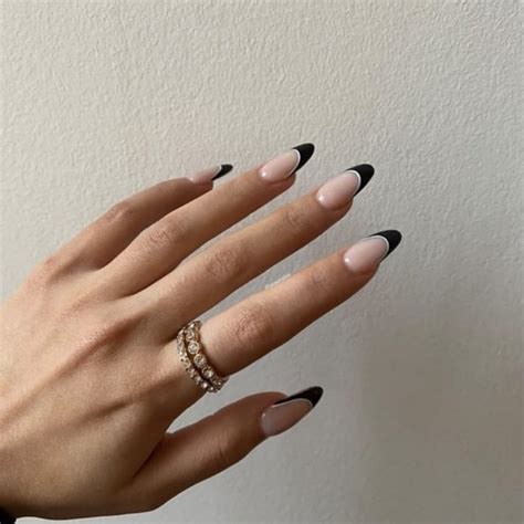 Stylish Ways To Wear Nude Nails Black Tip Nude Nails