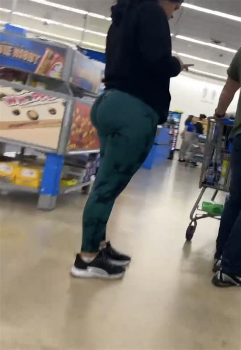 Thick Booty Latina In Spandex At Walmart OC Spandex Leggings Yoga Pants Forum