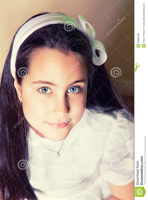 Portrait D Une Petite Fille Dans Son Premier Jour De Communion Image