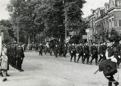 Utrecht Afbeelding Van Een Begrafenisstoet Op De Biltstraat Te