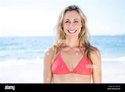 Blondine im bikini Fotos und Bildmaterial in hoher Auflösung Alamy