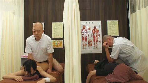 Dẫn bạn gái đi mát xa rồi bị địt cạnh bên mà không hề hay biết Sex Hay SexTop movie