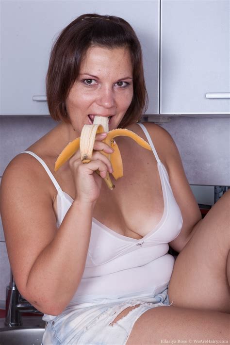 Mature Fatty Ellariya Rose Drops Her Shorts Smears Cream On Her Big Tits CoedCherry