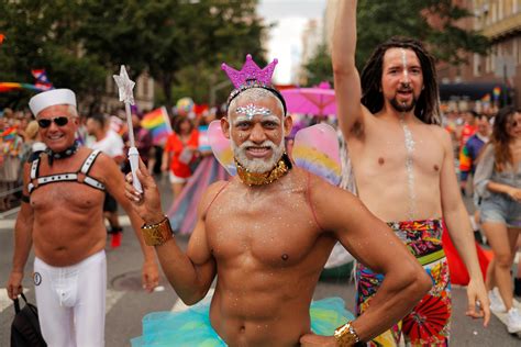 Army Hero Reveals He Is Gay On Live Tv At New York Pride Parade The Irish Sun