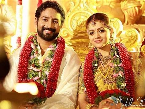 Malayalam Actress Bhavana Got Obsessed With Yellow For Her Simple Yet Dreamy Wedding - Boldsky.com