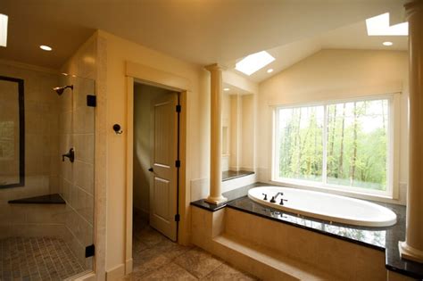 50 Luxury Bathrooms with Skylights