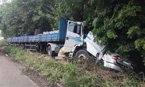 Acidente Entre Carro E Carreta Mata Quatro Pessoas Na Br 116 Gerais