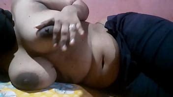 Une brune sexy trompe son petit ami avec son beau père XVIDEOS