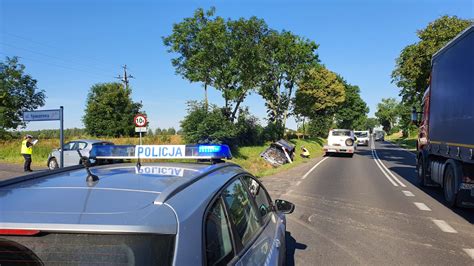 Wypadek na DK 42 Dwa samochody dachowały FOTO