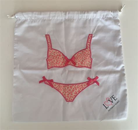 Saquinho para Lingerie Ou Biquíni Victorias Secret Lingerie Feminina Victorias Secret Nunca