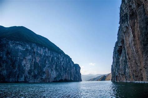 长江三峡：是瞿塘峡、巫峡和西陵峡三段峡谷的总称 搜狐大视野 搜狐新闻