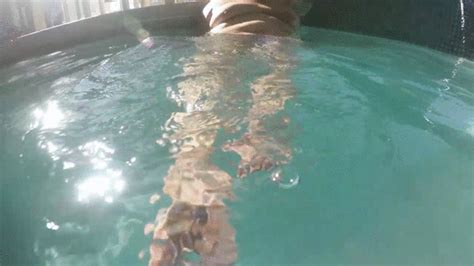 BBW Juicy Jazmynne Is Showing Off Her Feet Underwater In A Indoor Pool The Best BBW SSBBWS