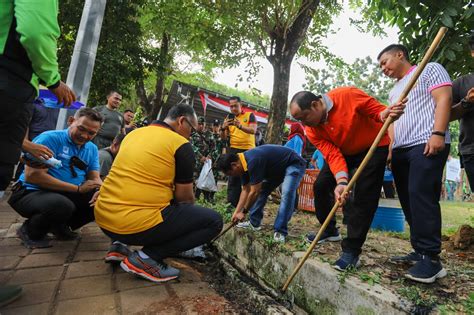 Forkopimko Jakut Kerja Bakti Massal Bersihkan Lingkungan Rw 03 Kelapa