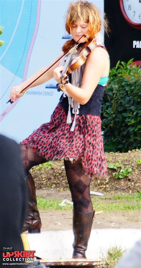 Real Amateur Public Candid Upskirt Picture Sex Gallery Autumn Day And Hot Windy Up Skirt