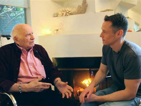 Bisavô de 95 anos se assume gay para a família