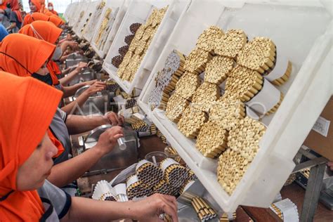 Pendapatan Cukai Hasil Tembakau Antara Foto