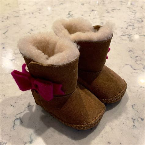 Size 01 Baby Ugh Boots With Pink Bows So Cute And Great Condition