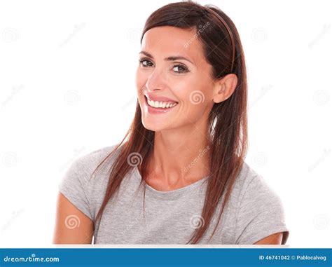 Mujer Latina Feliz Sonriente Que Mira La C Mara Foto De Archivo Imagen De Latino Aislado