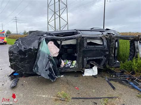 Schweiz Tesla Berschl Gt Sich Bei Unfall Auf A Bei M Hlin Mehrmals