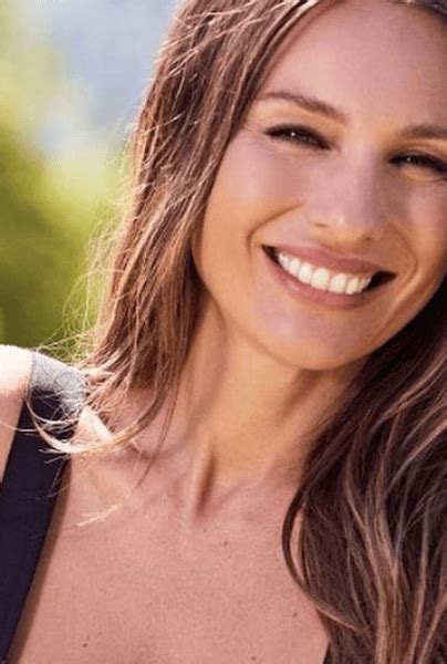 El entrenamiento funcional que hace Pampita para lucir su cuerpo tonificado en su bikini marrón