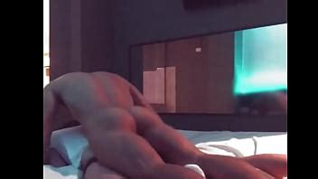 Le pongo el culo a mi compañero de cuarto y me folla despues de unos tragos en el bar XVIDEOS