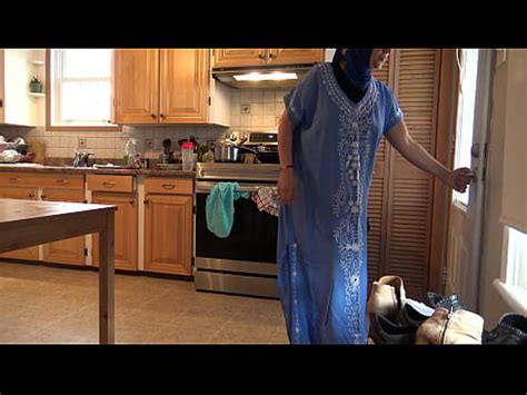 Repartidor británico obtiene rimjob de milf árabe XVIDEOS